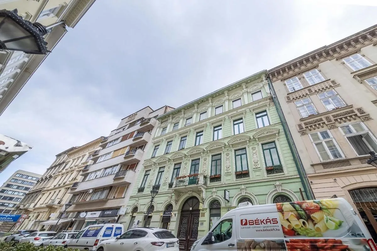 Sassoon - 2-Bedroom Elegant Airy Home At Deak Ter Budapest Hongrie