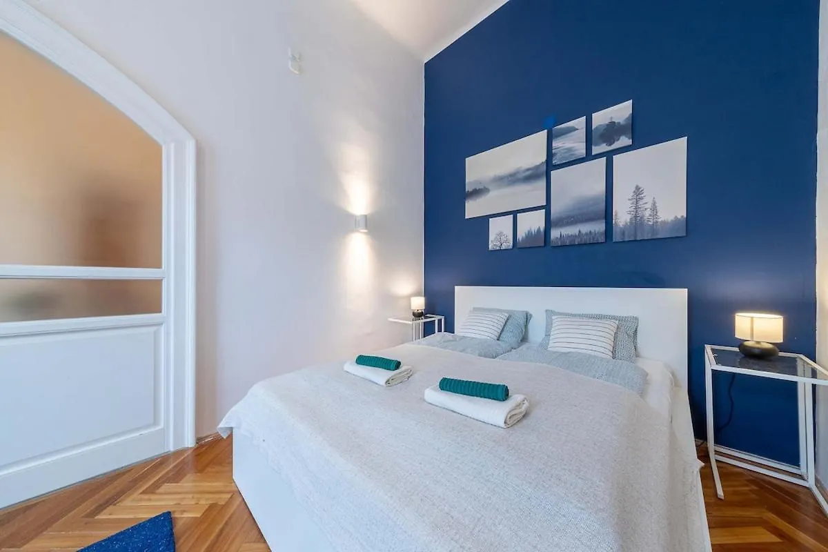 Sassoon - 2-Bedroom Elegant Airy Home At Deak Ter Budapest 0*,  Hongrie