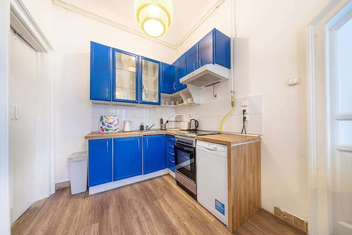 Sassoon - 2-Bedroom Elegant Airy Home At Deak Ter Budapest