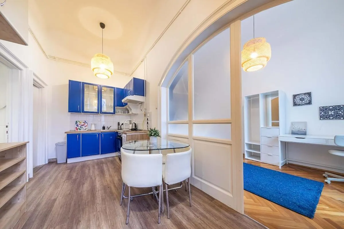 Sassoon - 2-Bedroom Elegant Airy Home At Deak Ter Budapest 0*,